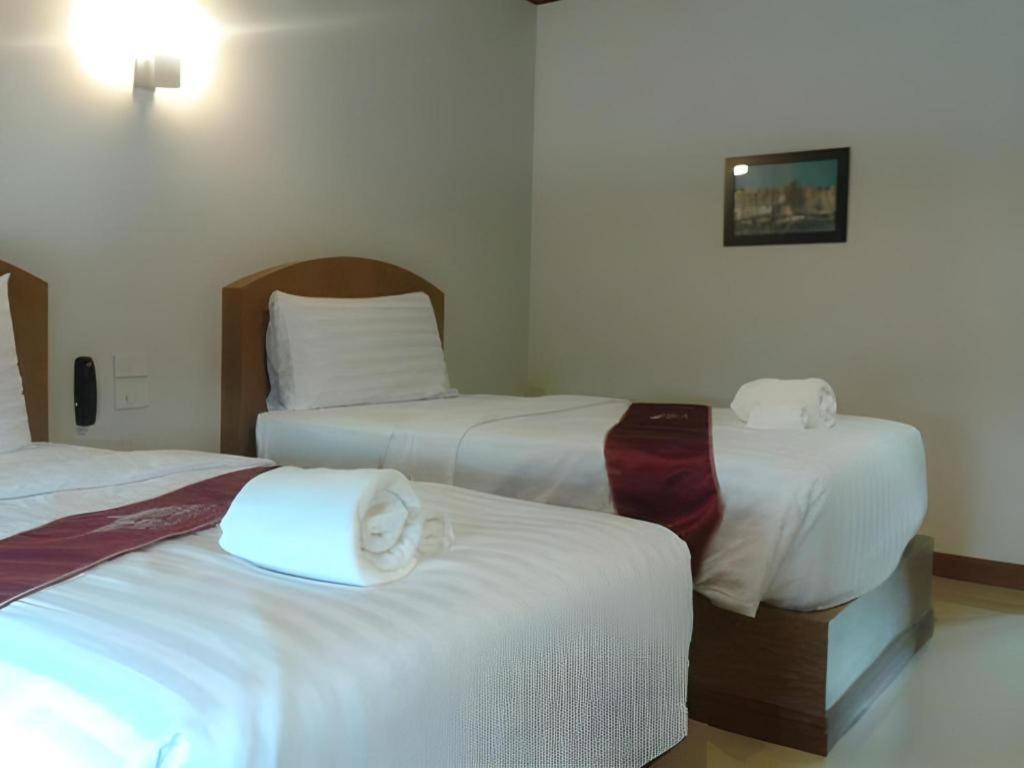 Thada Chateau Hotel Бурирам Экстерьер фото
